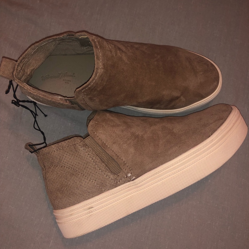 Universal Threads Sneakers